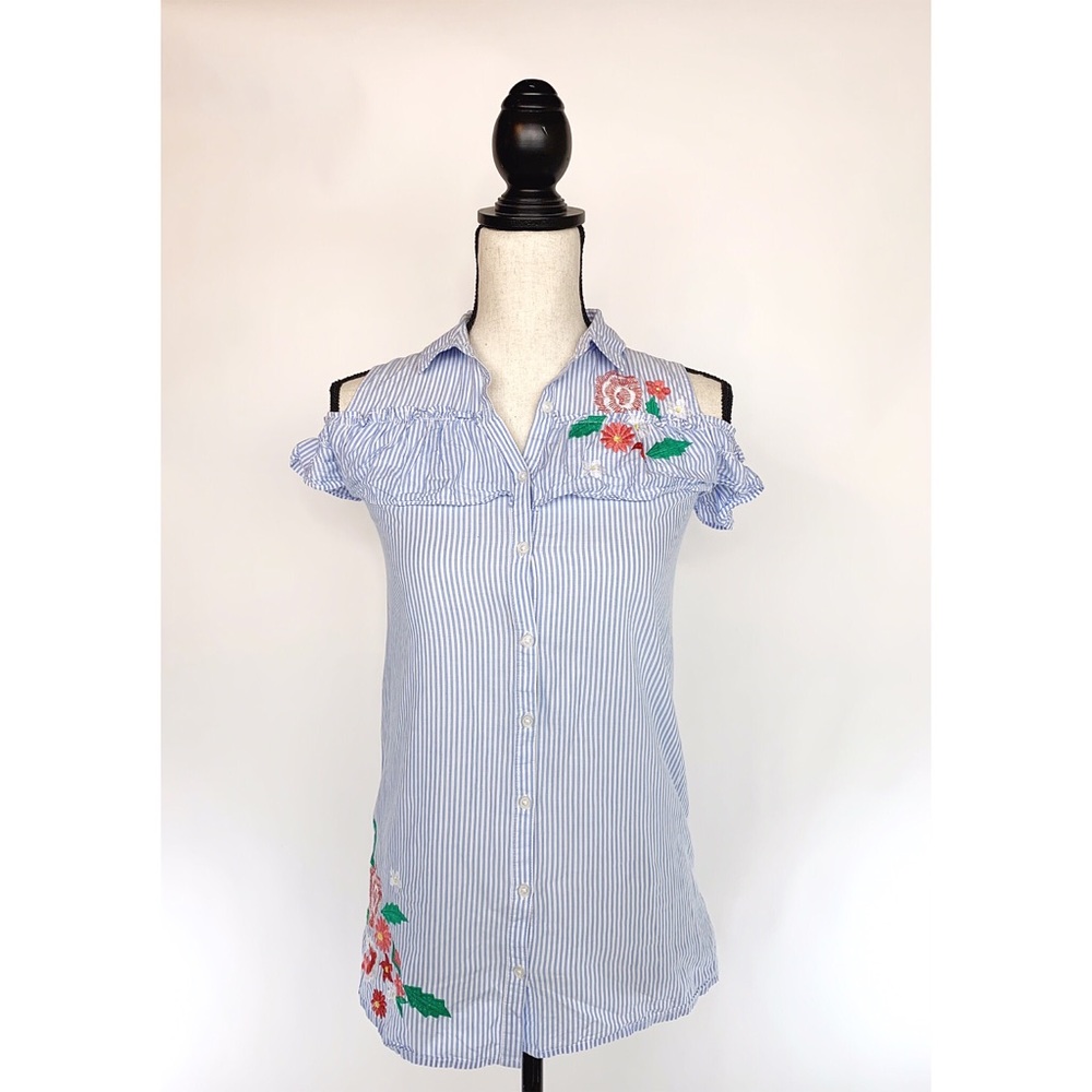 CROWN & IVY Cold Shoulder Ruffle Top Floral Sz M